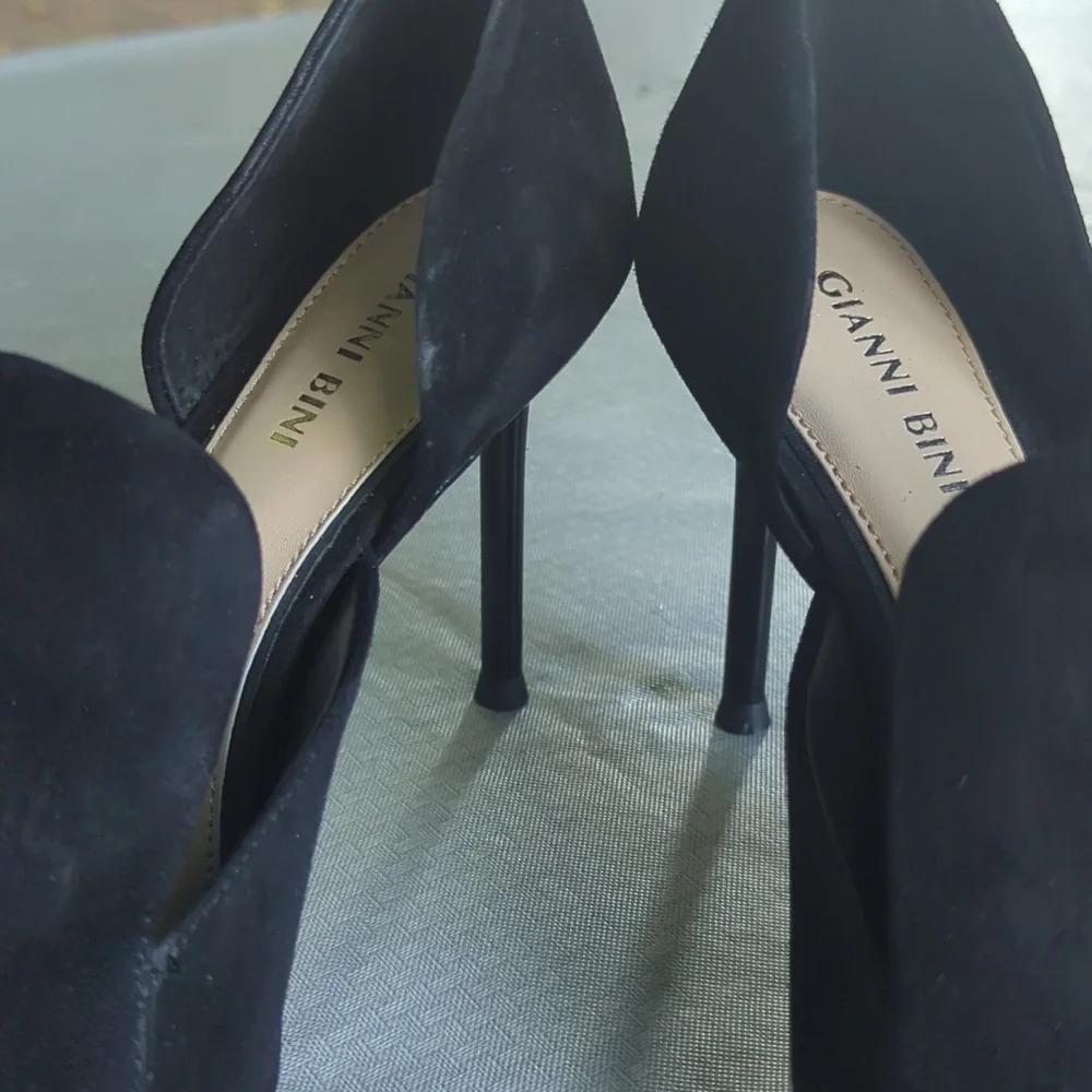 Gianni Bini Women's Faux Suede Heels EUC - Picture 9 of 10